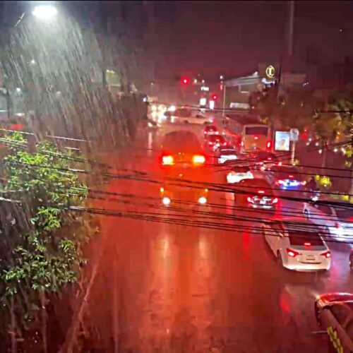 ONDA TROPICAL. Las tormentas se extenderán por sectores del centro y occidente de El Salvador durante la noche de este sábado, según el pronóstico del MARN. Foto: jjlopezt