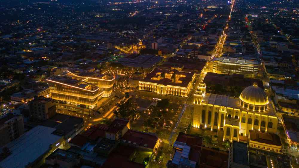 Santander: El Salvador podría subir de categoría y atraer más inversión si mantiene sus reformas