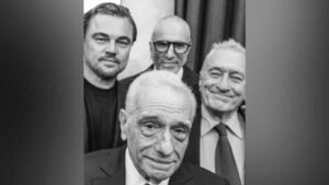 Hasta las leyendas deben acomodarse para la foto: DiCaprio, De Niro y Day-Lewis bromearon mientras posaban junto a Martin Scorsese.