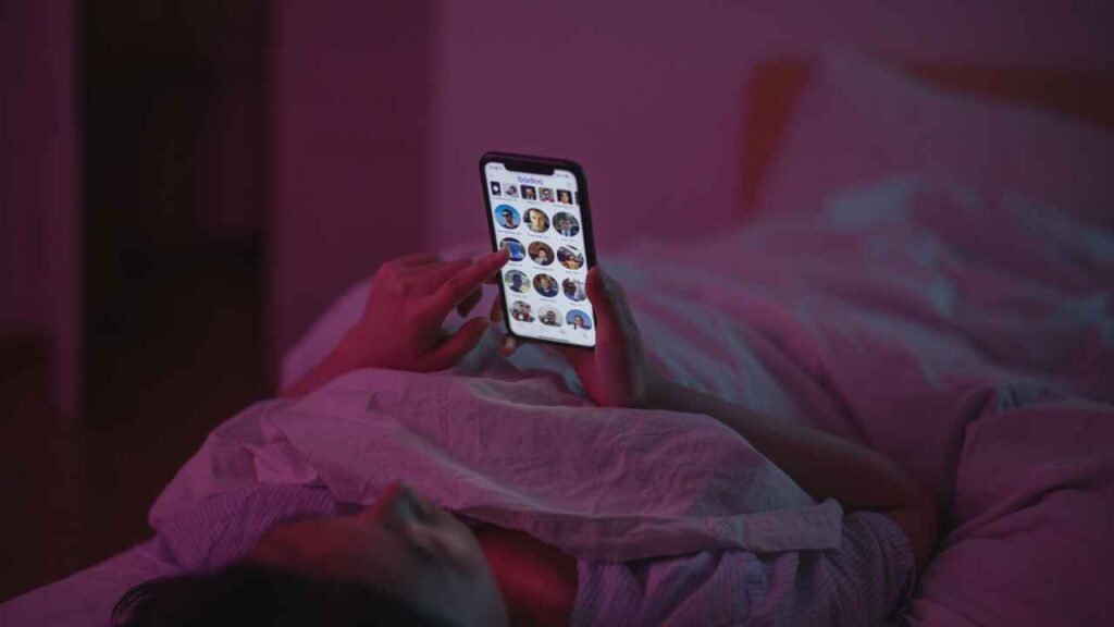 El consumo excesivo de contenido digital rápido genera fatiga mental y afecta la atención sostenida.
