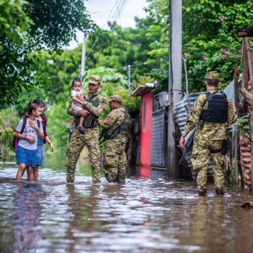 Las lluvias ya dejan viviendas anegadas, ríos desbordados, deslizamientos y vías obstruidas en distintos puntos de El Salvador. Foto: archivo