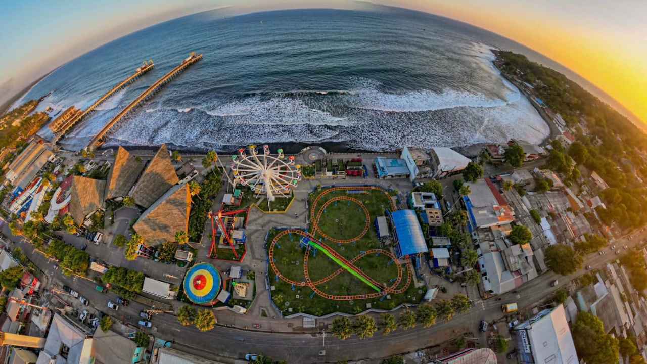 Una ruta de playa en La Libertad puede comenzar en el Puerto y terminar con el atardecer en Surf City.