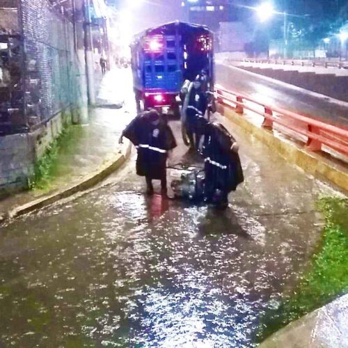 Las tormentas podrían intensificarse durante la tarde y noche de este sábado por el paso de una onda tropical sobre El Salvador. Foto: archivo