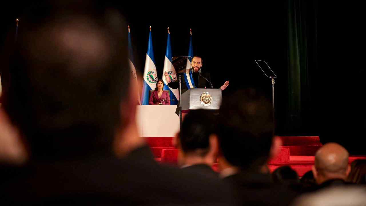 Nayib Bukele aseguró en junio de 2025 que prefería ser llamado dictador antes que volver a ver salvadoreños asesinados en las calles. Archivo