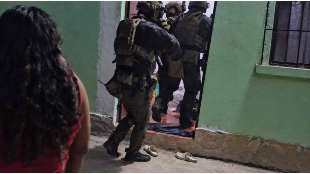 La posible participación de la DEA en la incursión armada de Huité no ha sido confirmada; autoridades investigan hechos que dejaron siete muertos. Redes sociales