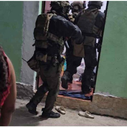 La posible participación de la DEA en la incursión armada de Huité no ha sido confirmada; autoridades investigan hechos que dejaron siete muertos. Redes sociales