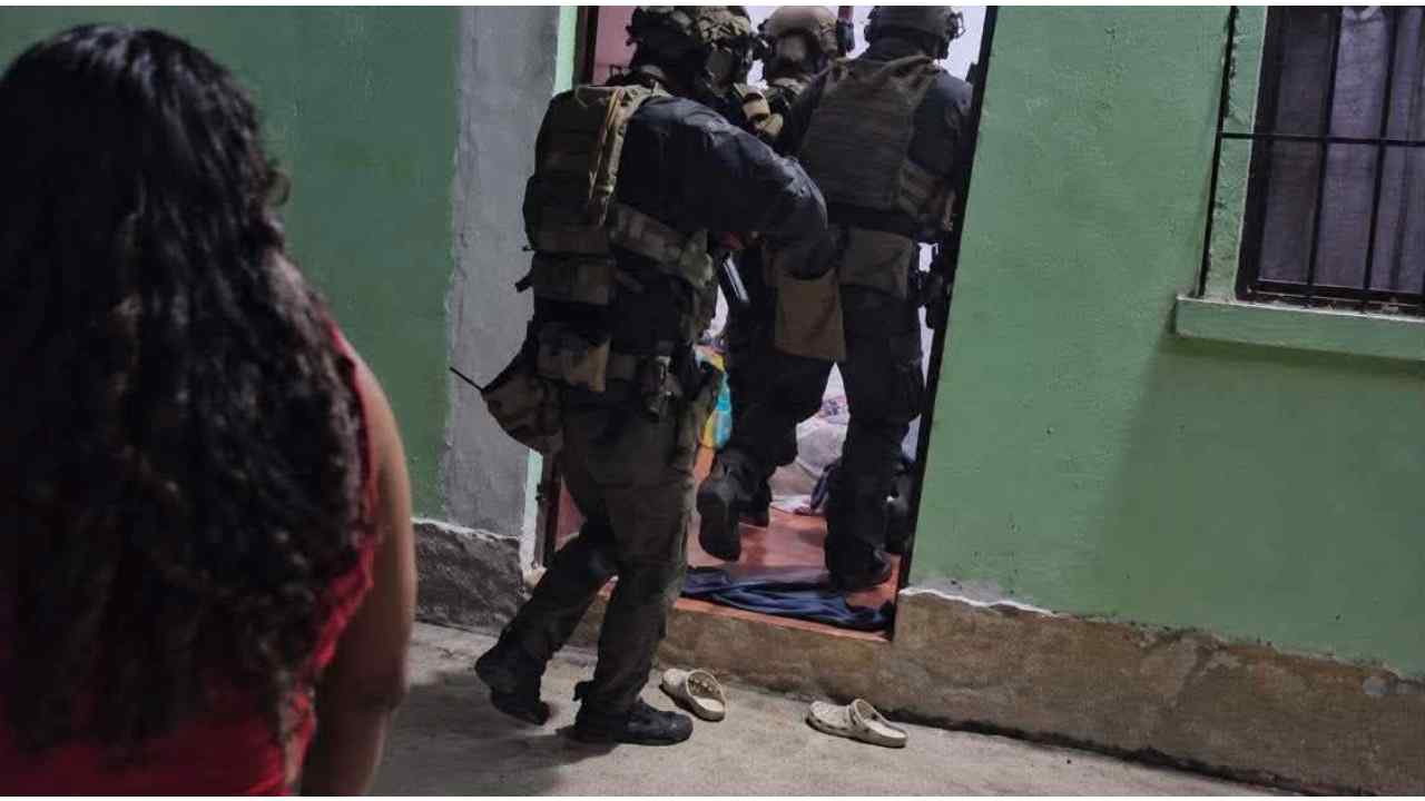 La posible participación de la DEA en la incursión armada de Huité no ha sido confirmada; autoridades investigan hechos que dejaron siete muertos. Redes sociales