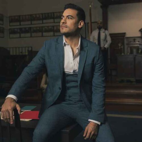 Carlos Rivera anunció que necesita un mes de reposo por una lesión en las cuerdas vocales, situación que obligó a trasladar su concierto en El Salvador hasta abril de 2027. Foto: carlosrivera.com.mx