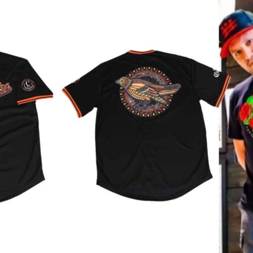 El artista salvadoreño Josué Martínez diseñó la camiseta “Los Orioles” que será entregada a 15,000 aficionados durante la Noche de la Herencia Hispana en Baltimore. Foto: Baltimore Orioles/Corinto Gallery.