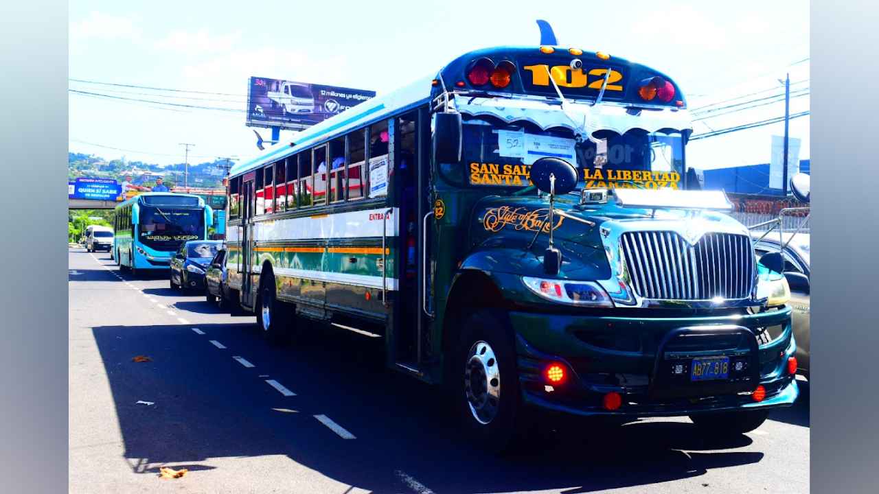 Empresarios del transporte público advierten que los costos de operación y los pagos pendientes ponen bajo presión la continuidad de algunas rutas. Foto: Mesa Nacional de Transporte. Archivo