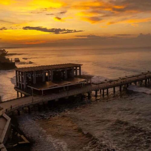 La Libertad permite combinar gastronomía, juegos frente al mar y playas de Surf City en una sola jornada. Archivo