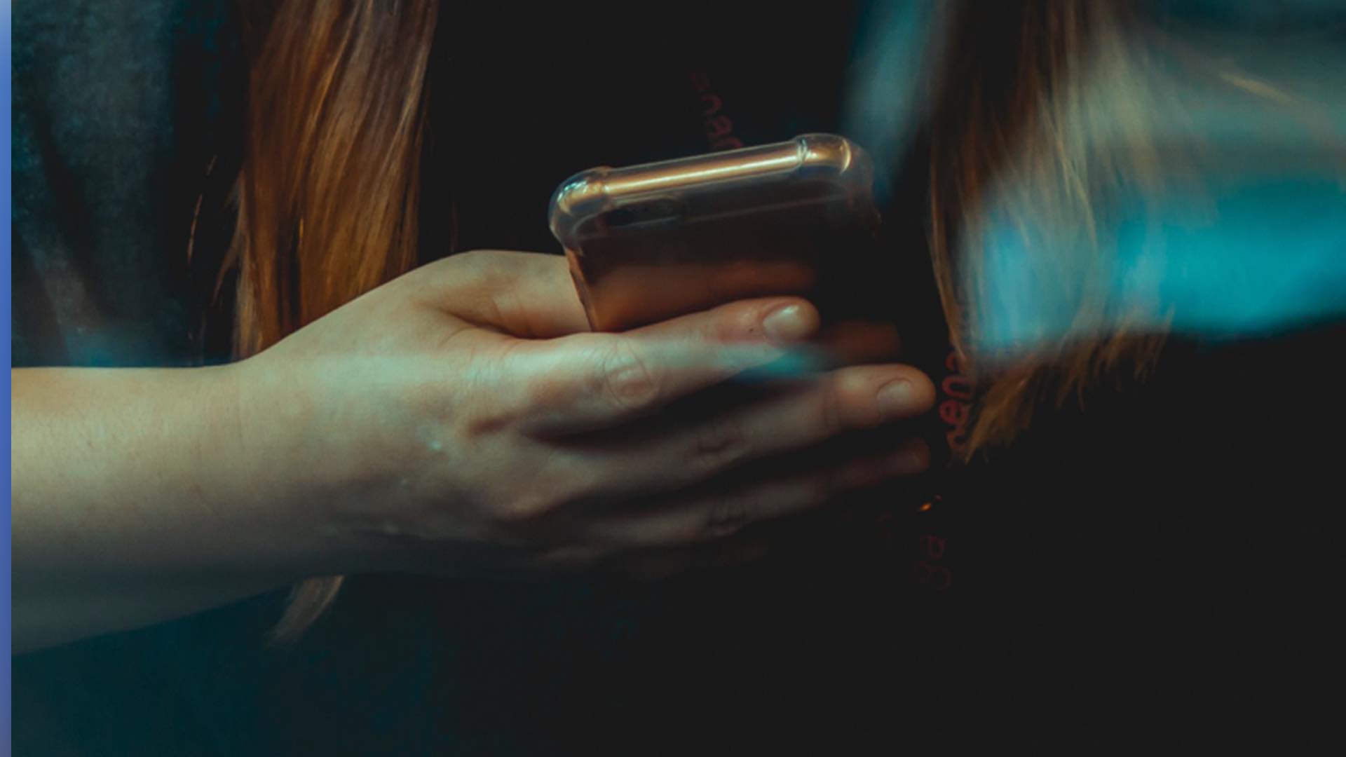 Revisar periódicamente la seguridad del celular permite comprobar bloqueos, permisos, respaldos y funciones para localizar el dispositivo. Pexels