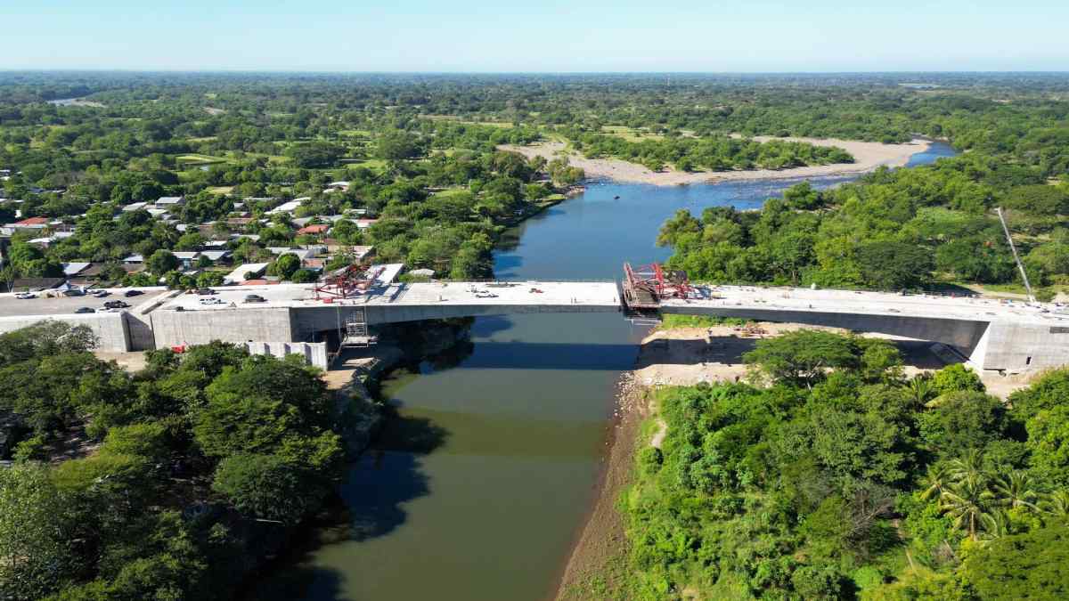 El nuevo puente binacional General Manuel José Arce conecta La Hachadura, en Ahuachapán, con Pedro de Alvarado, Guatemala. Fue inaugurado el 13 de octubre de 2026. Archivo