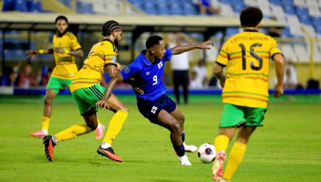 La Selecta perdió 0-2 frente a Jamaica en el Estadio Cuscatlán y llegará bajo máxima presión al duelo contra Martinica. Foto: x / LaSelecta_SLV