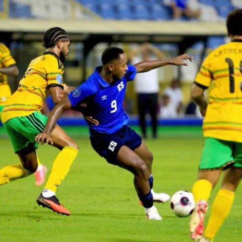 La Selecta perdió 0-2 frente a Jamaica en el Estadio Cuscatlán y llegará bajo máxima presión al duelo contra Martinica. Foto: x / LaSelecta_SLV