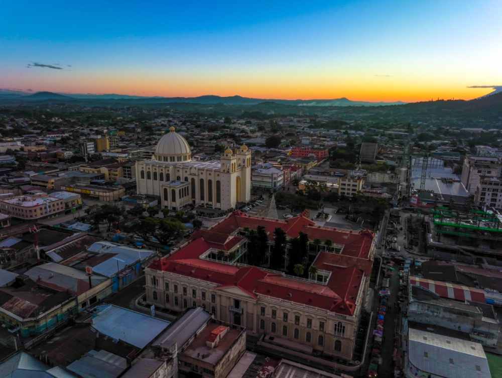 El clima de este lunes 26 de octubre estará marcado por Vientos Nortes, una madrugada fresca y temperaturas de hasta 34 °C en El Salvador. archivo