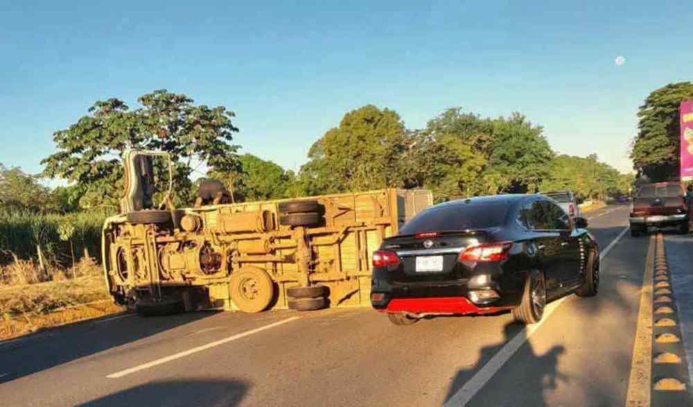 El tráfico de este martes 27 de octubre presenta incidentes en distintas carreteras y dispositivos de circulación reversible en accesos a San Salvador. Foto: x.com