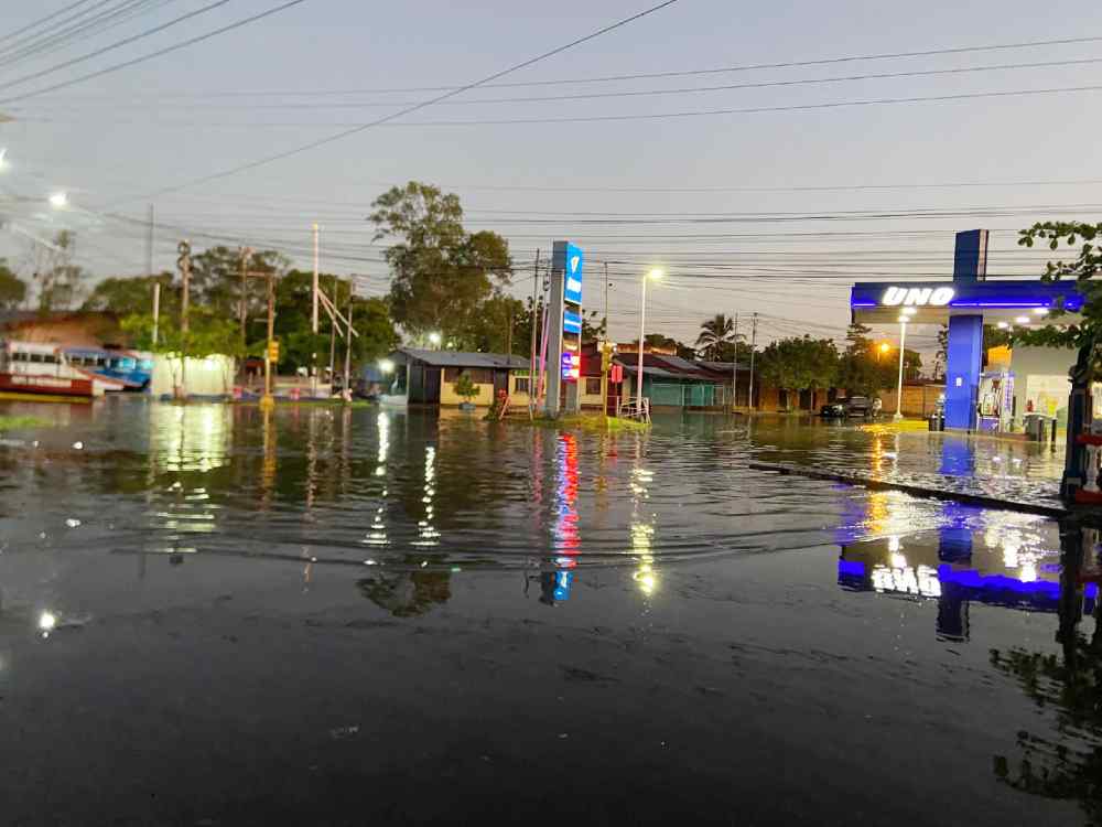 Las mareas altas provocaron nuevas inundaciones en sectores costeros de Corinto, Nicaragua, este 28 de octubre de 2026. Foto: Cortesía