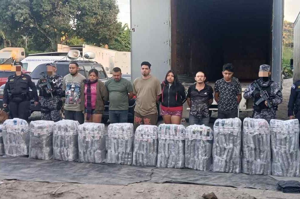 Operativo contra el narcotráfico permitió decomisar 150 mil porciones de droga transportadas en tres vehículos. Foto: @Vi11atoro.