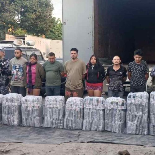 Operativo contra el narcotráfico permitió decomisar 150 mil porciones de droga transportadas en tres vehículos. Foto: @Vi11atoro.