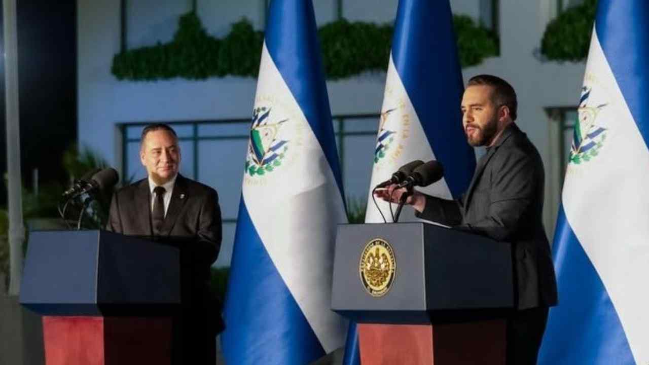 Rodolfo Delgado rechazó que El Salvador sea una dictadura y defendió el funcionamiento del sistema judicial durante su intervención ante diputados de la Asamblea Legislativa. Archivo