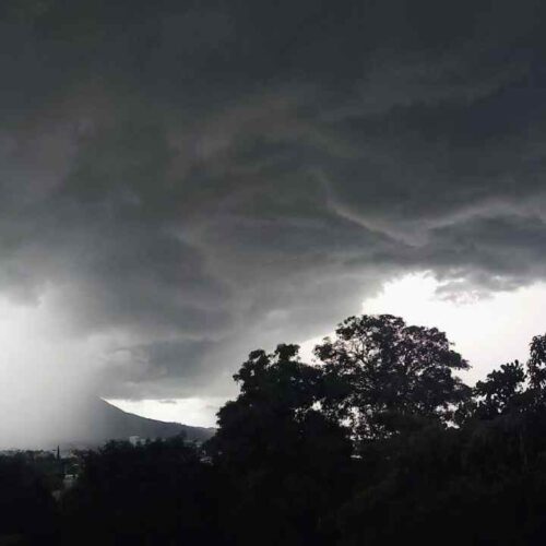El clima en El Salvador tendrá lluvias puntuales durante la tarde, incluso en sectores de San Salvador; por la noche se esperan precipitaciones en el oriente.