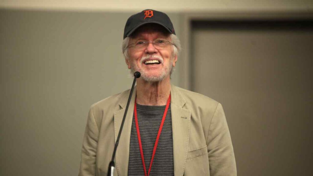 Tom Skerritt interpretó al comandante Viper en Top Gun y al capitán Dallas en Alien. Falleció el 21 de octubre de 2026. By Gage Skidmore