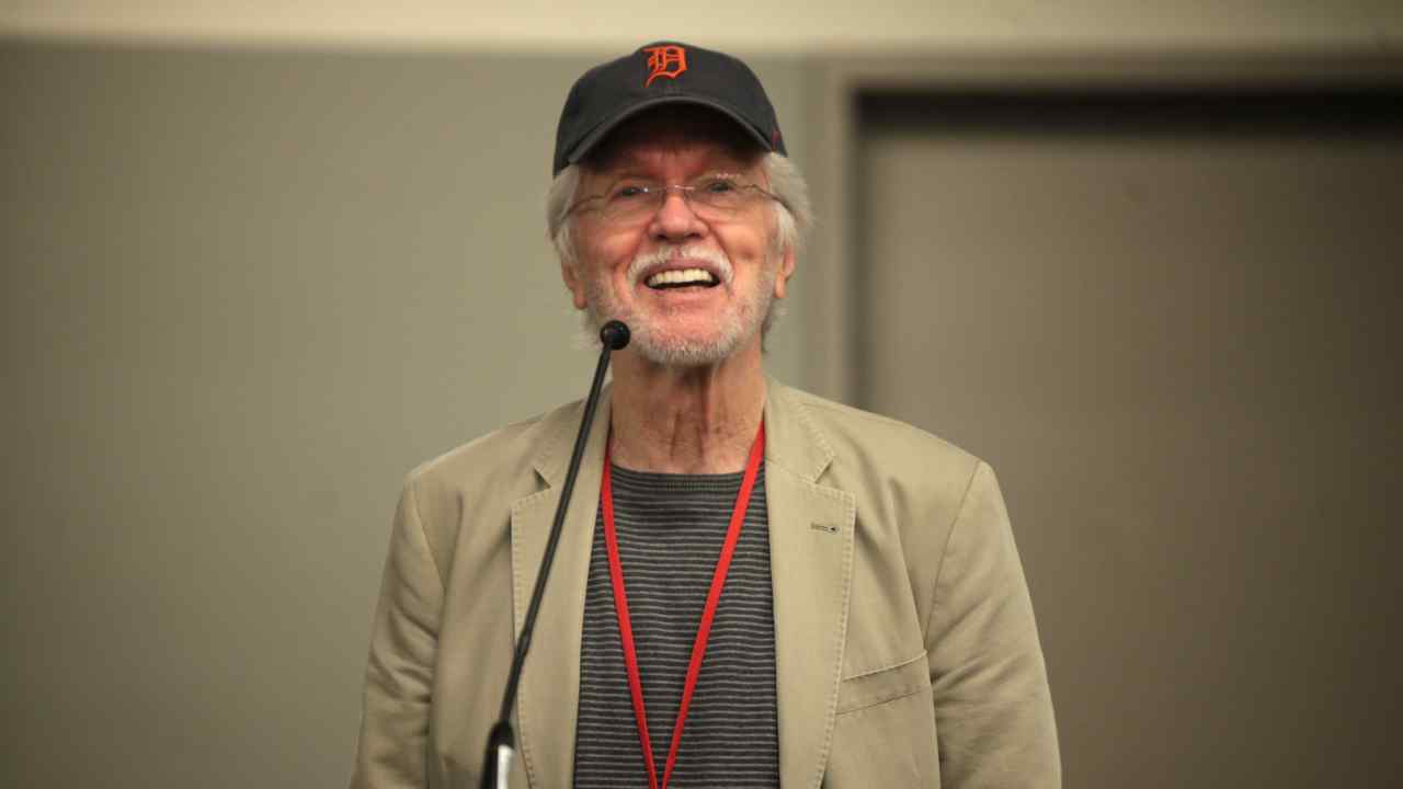 Tom Skerritt interpretó al comandante Viper en Top Gun y al capitán Dallas en Alien. Falleció el 21 de octubre de 2026. By Gage Skidmore