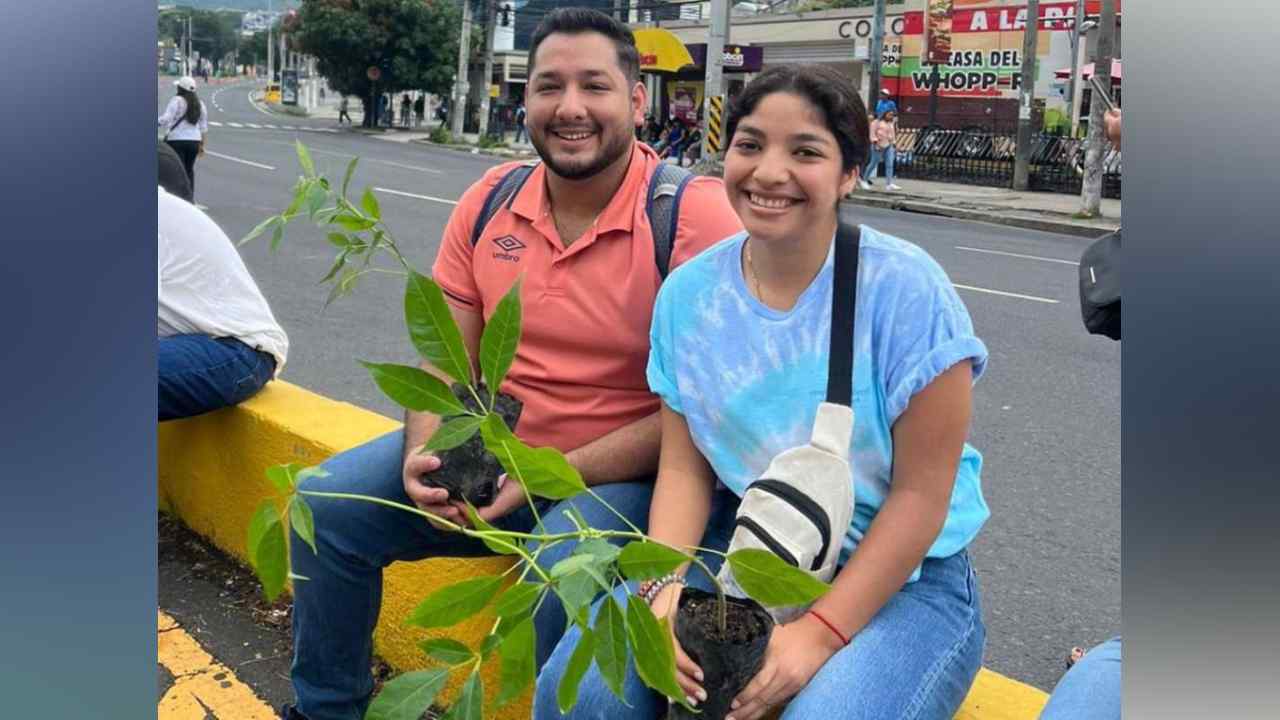Familias salvadoreñas podrán recibir árboles en las jornadas programadas para el 23, 25 y 28 de octubre, hasta agotar existencias. Foto: Cortesía