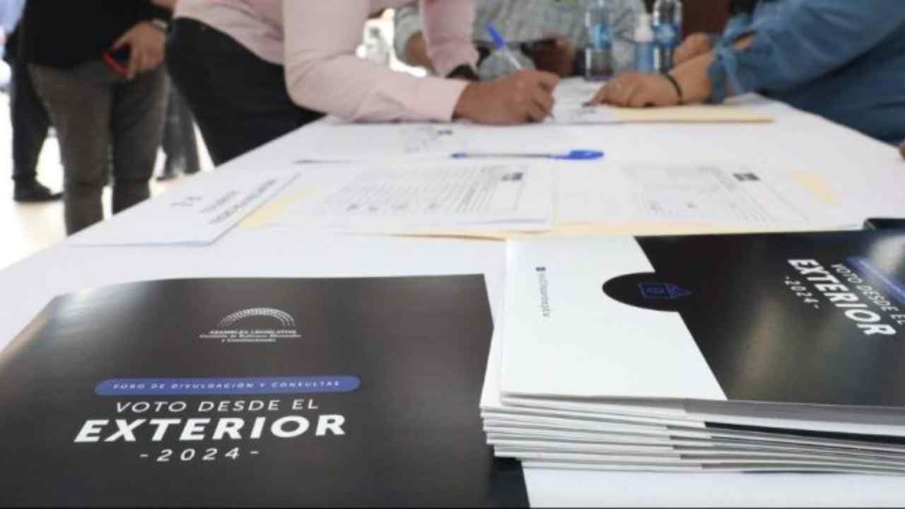 Los salvadoreños en el exterior deben revisar su DUI y las fechas electorales antes de los cierres previstos para noviembre.