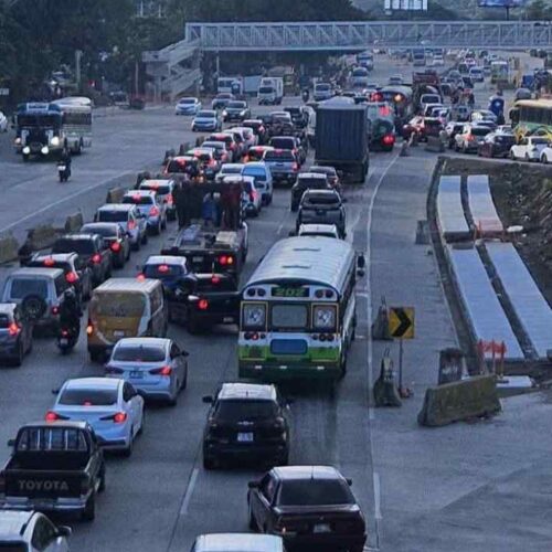 El tráfico de este sábado registra accidentes en el bulevar Venezuela y la carretera Nejapa–Quezaltepeque, mientras Los Chorros se prepara para un cierre total el domingo. Foto: Cortesía