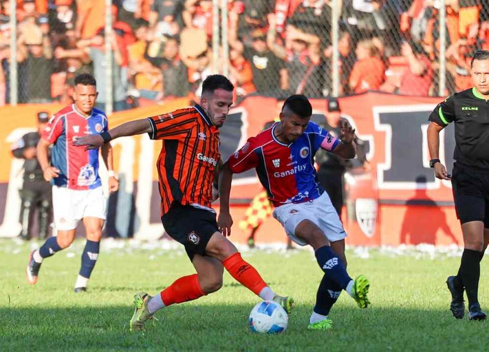 Águila protagoniza una remontada ante FAS en el Clásico Nacional disputado en San Miguel durante la jornada 17 del Apertura 2026. Foto: x / cdaguilaoficial