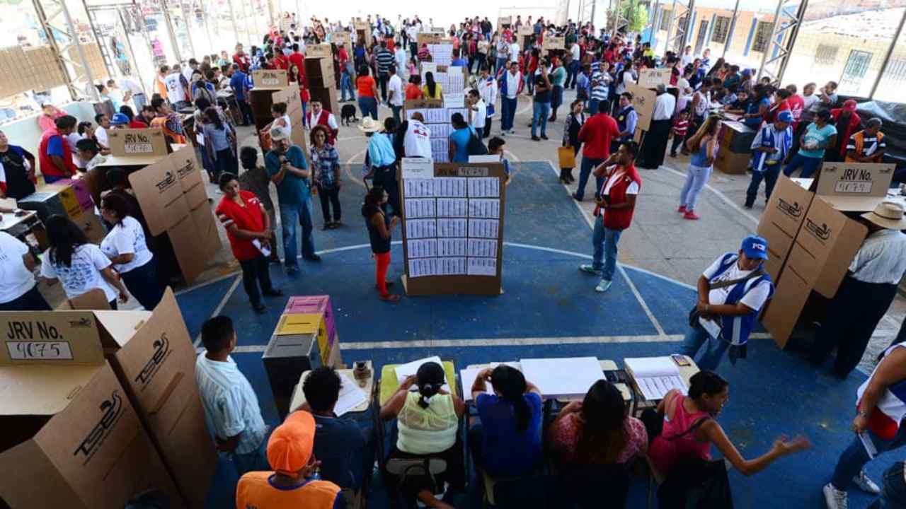 El calendario electoral de 2027 incluye plazos de inscripción, propaganda y voto exterior durante octubre, noviembre y diciembre. Archivo