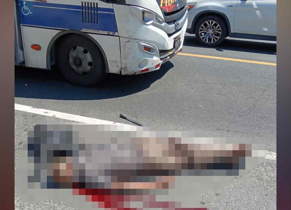 Un peatón murió atropellado en el kilómetro 16.5 de la carretera de Oro, en Ilopango. Imagen pendiente de verificación. Foto: Comandos de Salvamento