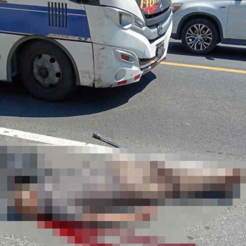 Un peatón murió atropellado en el kilómetro 16.5 de la carretera de Oro, en Ilopango. Imagen pendiente de verificación. Foto: Comandos de Salvamento