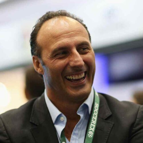 Ramon Vega, exdefensa del Tottenham y de la selección de Suiza, busca disputar la presidencia de la FIFA a Gianni Infantino en 2027. Foto: x / Ramon_Vega71