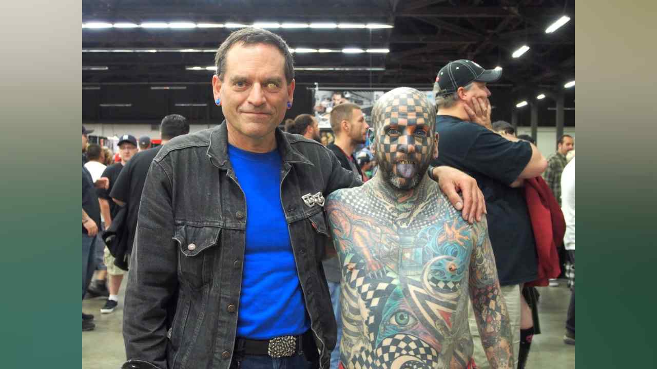 Matt Gone, conocido como el hombre tablero de ajedrez, obtuvo un récord Guinness por sus 848 cuadrados tatuados. Foto: Facebook / Kurtis Paul Kirk