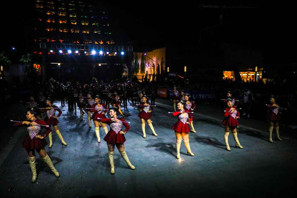 Jóvenes integrantes de las bandas participaron en el Latin Fest 2026 realizado en el Centro Histórico de San Salvador. Foto: SecPrensaSV.