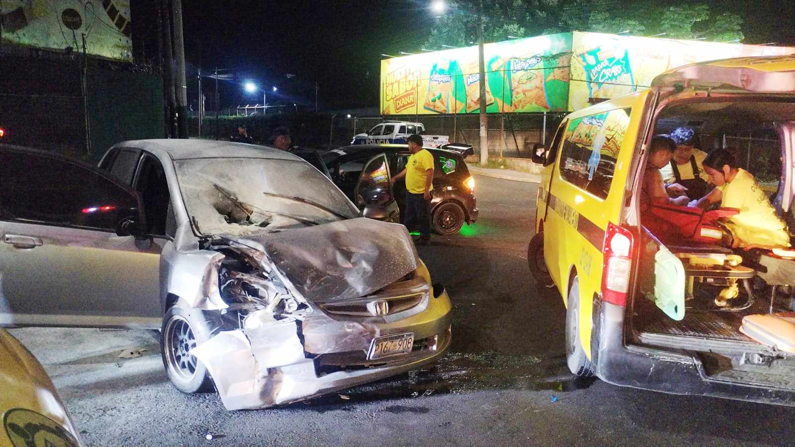 Reportes de tráfico de este lunes incluyen accidentes en el bulevar Constitución y la 29.ª calle poniente, además de un carril reversible en San Benito. Foto: Comandos de Salvamento