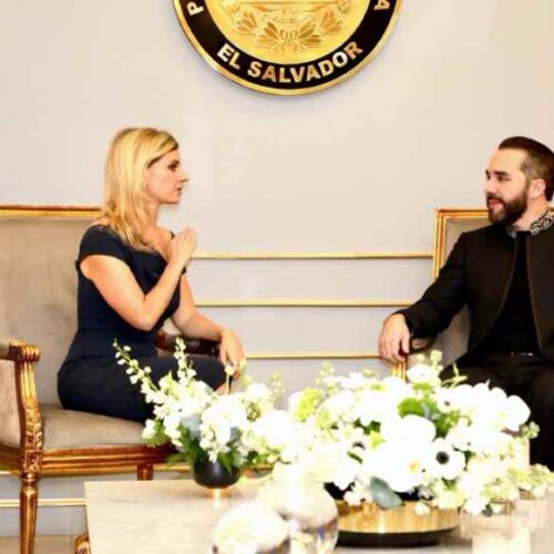 La subsecretaria estadounidense Sarah B. Rogers desarrolló una agenda oficial en El Salvador, donde destacó la gestión del presidente Nayib Bukele.