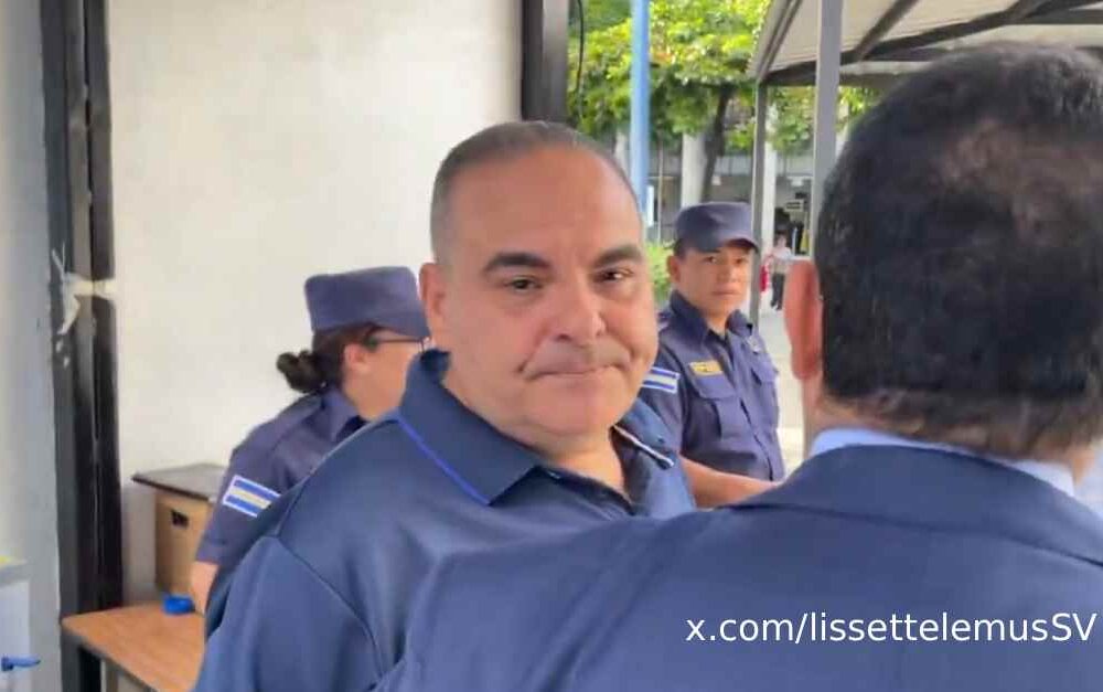 Tony Saca reapareció ante los tribunales de San Salvador el 29 de octubre de 2026, después de recuperar su libertad. Las consecuencias judiciales de sus condenas siguen siendo relevantes. Captura de pantalla: https://x.com/lissettelemusSV