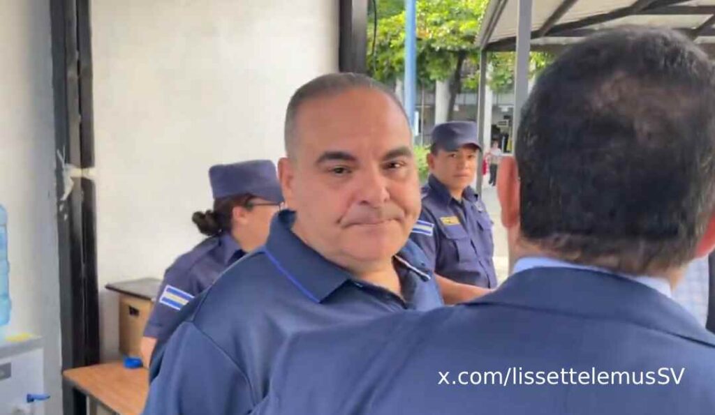 Tony Saca reapareció ante los tribunales de San Salvador el 29 de octubre de 2026, después de recuperar su libertad. Las consecuencias judiciales de sus condenas siguen siendo relevantes. Captura de pantalla: https://x.com/lissettelemusSV