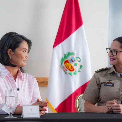 La presidenta de Perú, Keiko Fujimori, conoció Dos Escuelas por Día y DoctorSV en el cierre de su agenda oficial en El Salvador. SDP