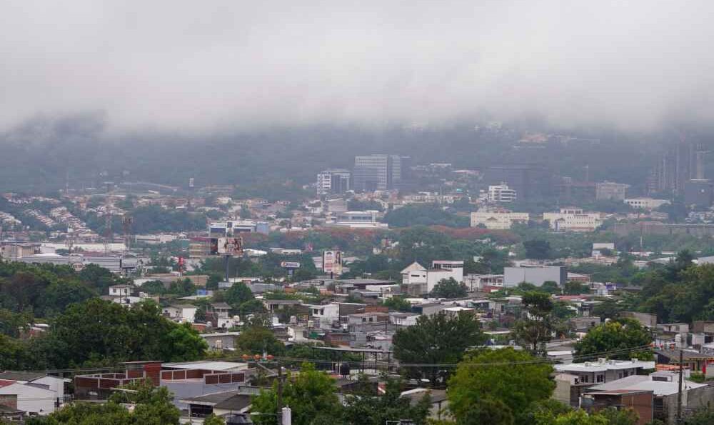El clima en El Salvador estará marcado por lluvias intermitentes durante la mañana de este viernes, según el pronóstico del MARN. Foto: @MedioAmbienteSV.
