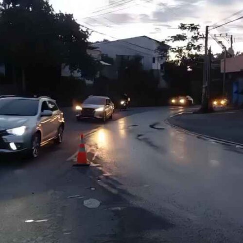 El tráfico en El Salvador es regulado mediante carriles reversibles y dispositivos de gestores del VMT durante la hora pico de este lunes 12 de octubre. Foto: VMT.