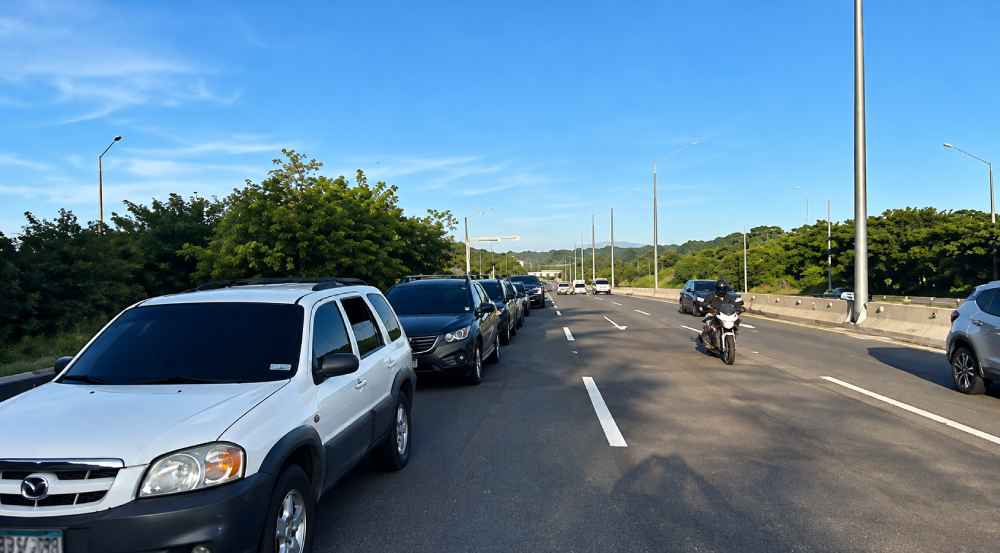 El tráfico en El Salvador es regulado mediante carriles reversibles y dispositivos del VMT en diferentes carreteras del país. Foto: @VMTElSalvador.