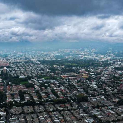 El clima en El Salvador tendrá un aumento de lluvias y tormentas durante la tarde y noche de este viernes, según el SNET. Foto: @MedioAmbienteSV.