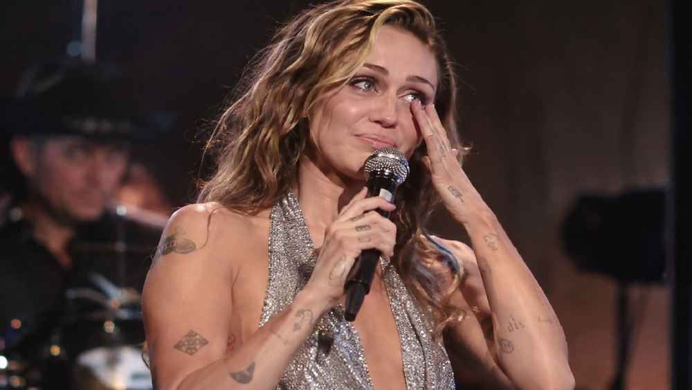 Miley Cyrus debutó en el Hollywood Bowl durante la primera de dos presentaciones programadas en Los Ángeles. Foto: Ilustración.