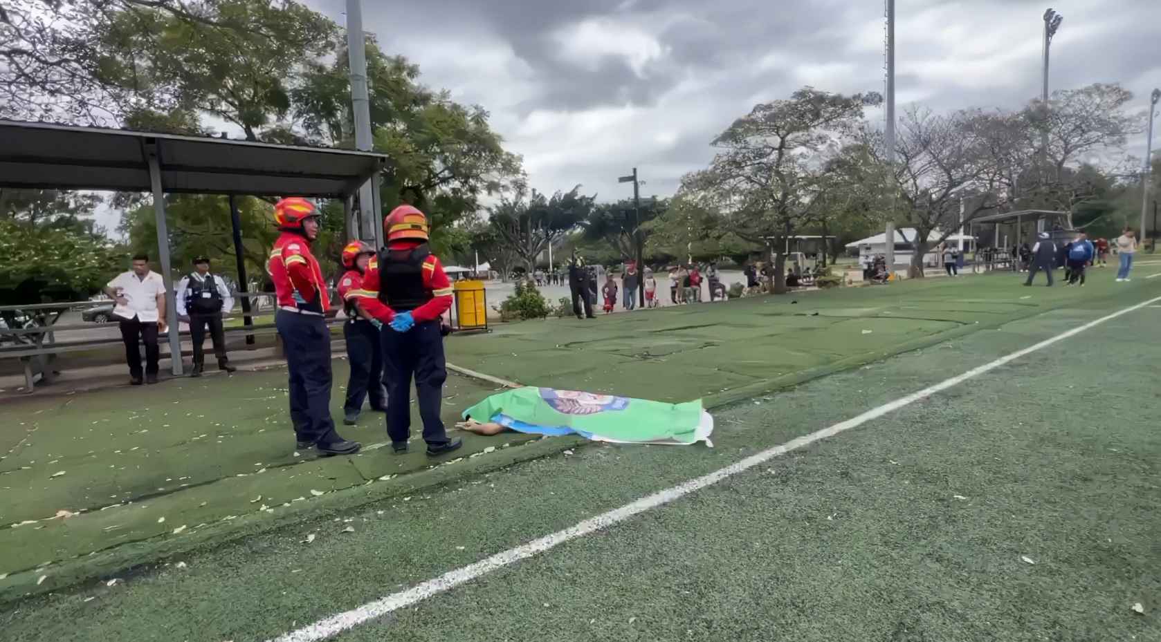 Autoridades de Guatemala investigan el asesinato de Juan Francisco Solórzano Foppa y Gustavo Aguilar, ocurrido este sábado en Campo Marte. Dos hermanos fueron capturados tras el ataque. Foto: Cortesía.