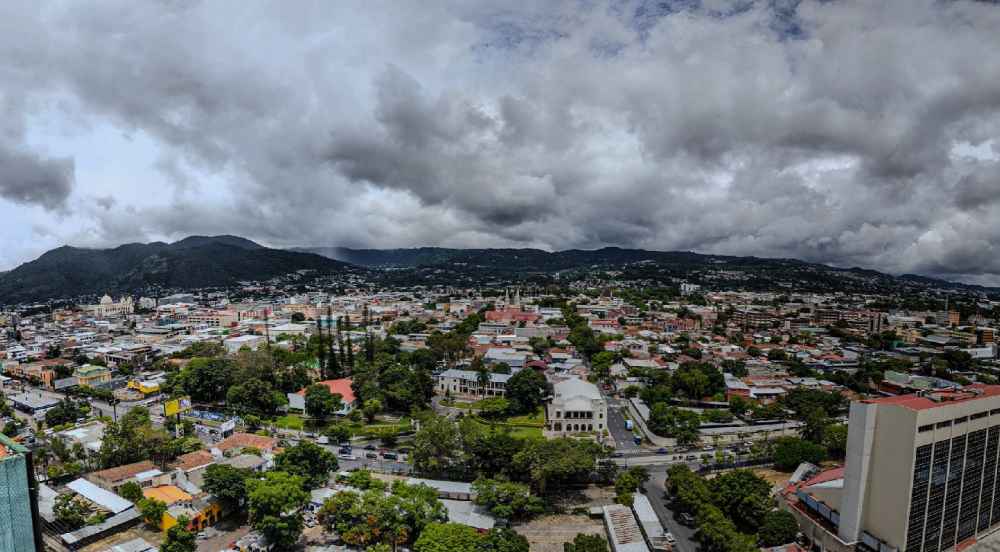 El MARN prevé lluvias y tormentas durante la tarde y noche de este lunes 19 de octubre, incluyendo sectores de San Salvador. Foto: @MedioAmbienteSV